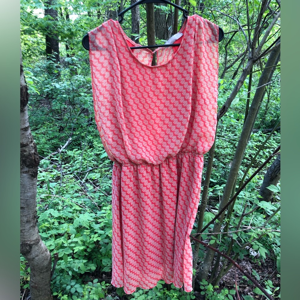 Coral short dress with pattern. Sleeveless